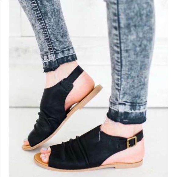 Shoeroom21 boutique Shoes - Ladies peep toe ankle buckle flat sandals